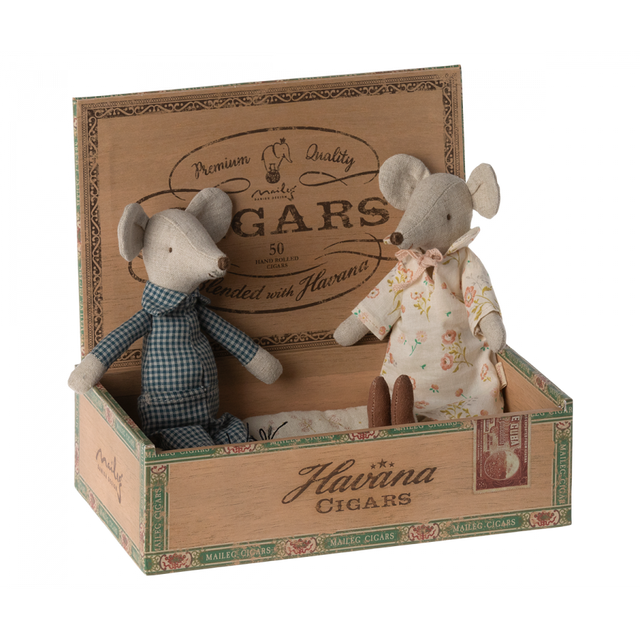Grandma & Grandpa Mice In Cigar Box