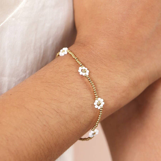 Gold & White Daisy Beaded Bracelet
