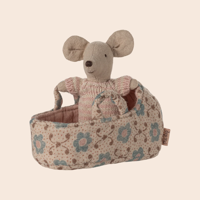 Baby Mouse In Carry Cot: Rose