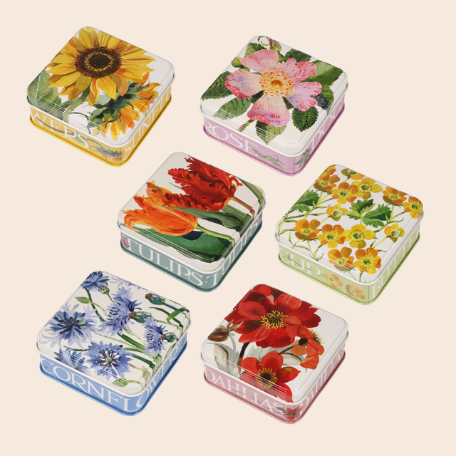 Flowers Square Tin With Fudge
