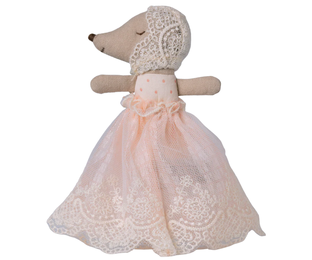 Baby Mouse In Gown: Powder