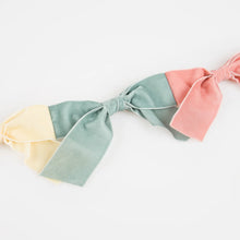 Load image into Gallery viewer, Velvet Bow Garland