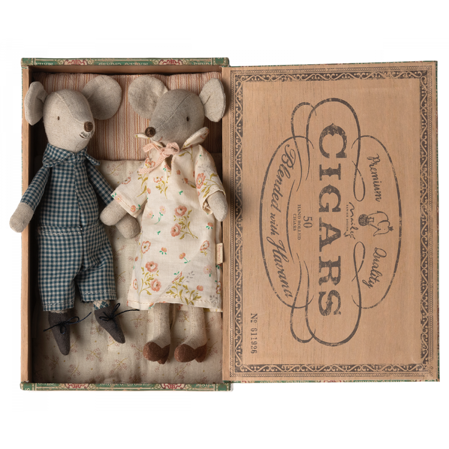 Grandma & Grandpa Mice In Cigar Box