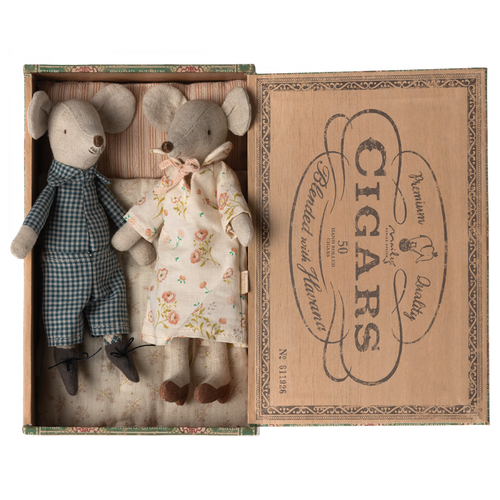 Grandma & Grandpa Mice In Cigar Box