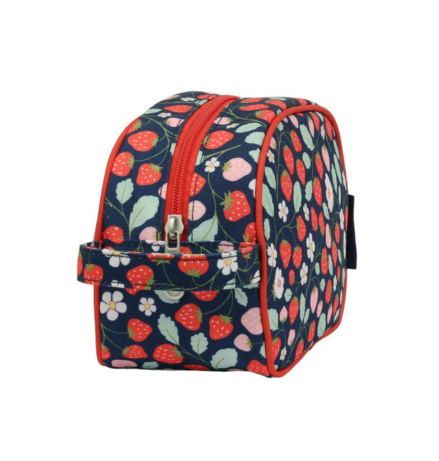 Toiletry bag: Strawberries