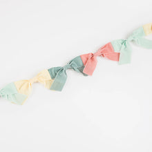 Load image into Gallery viewer, Velvet Bow Garland