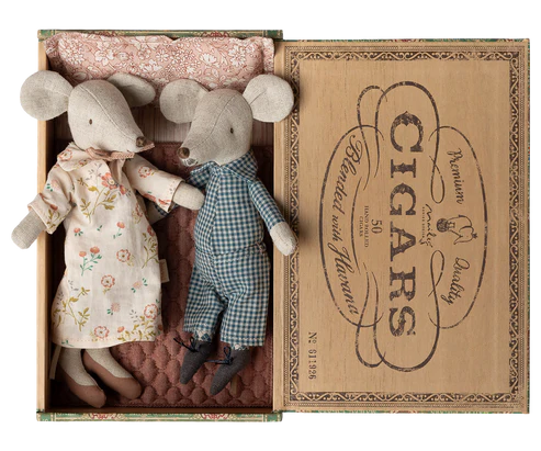 Grandma & Grandpa Mice In Cigar Box