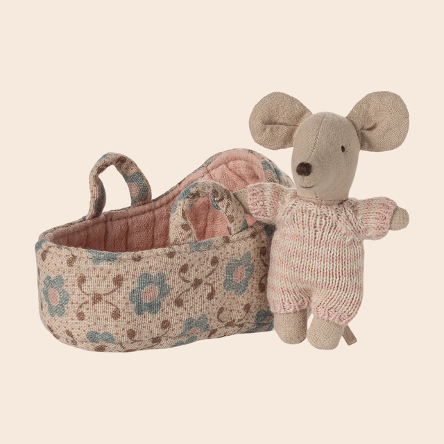 Baby Mouse In Carry Cot: Rose