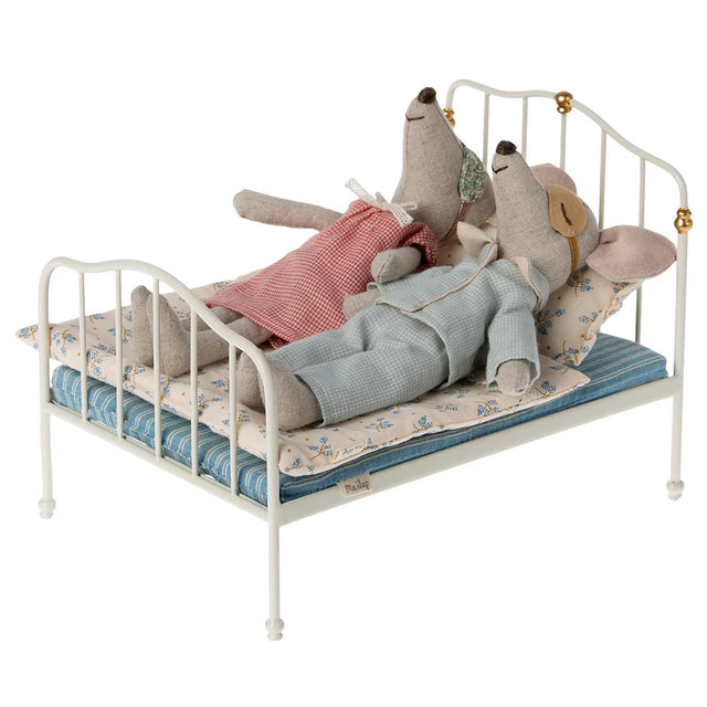 Off White Vintage Mouse Bed