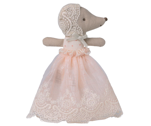 Baby Mouse In Gown: Powder