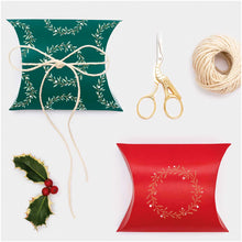 Load image into Gallery viewer, Christmas Wreath Set Of Gift Pouches