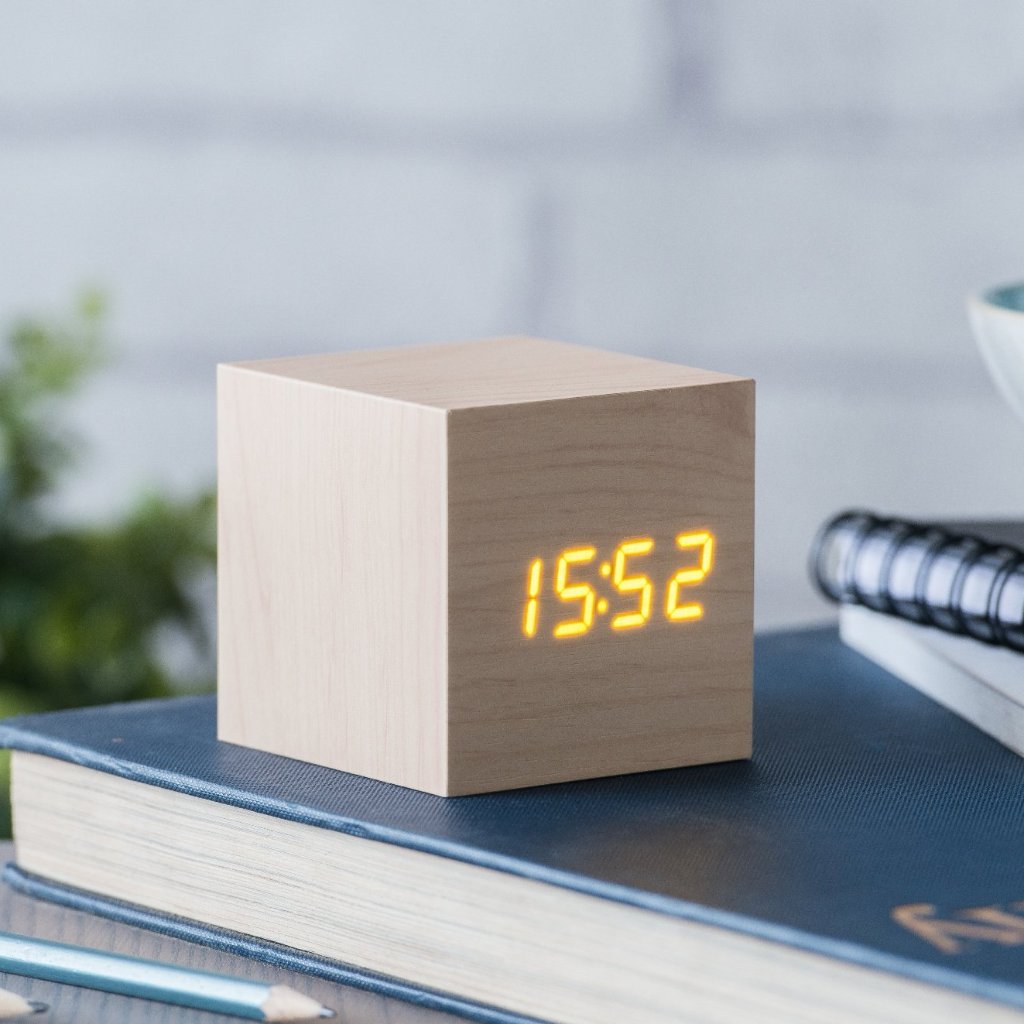 Maple Cube Click Clock – Freda & Bert