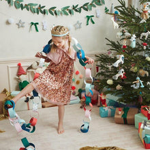 Load image into Gallery viewer, Scalloped Christmas Paper Chains