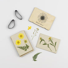 Load image into Gallery viewer, Small Flower Press - Bold Floral