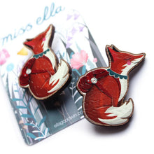 Load image into Gallery viewer, Wooden Fox Brooch