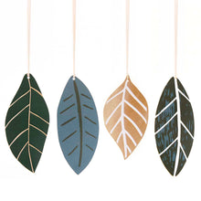 Load image into Gallery viewer, Leaf Metallic Garland